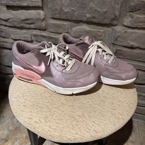Nike Other - Nike Air Max cd6894-200 Girl Youth Size 6.5Y Condition is Pre-owned.